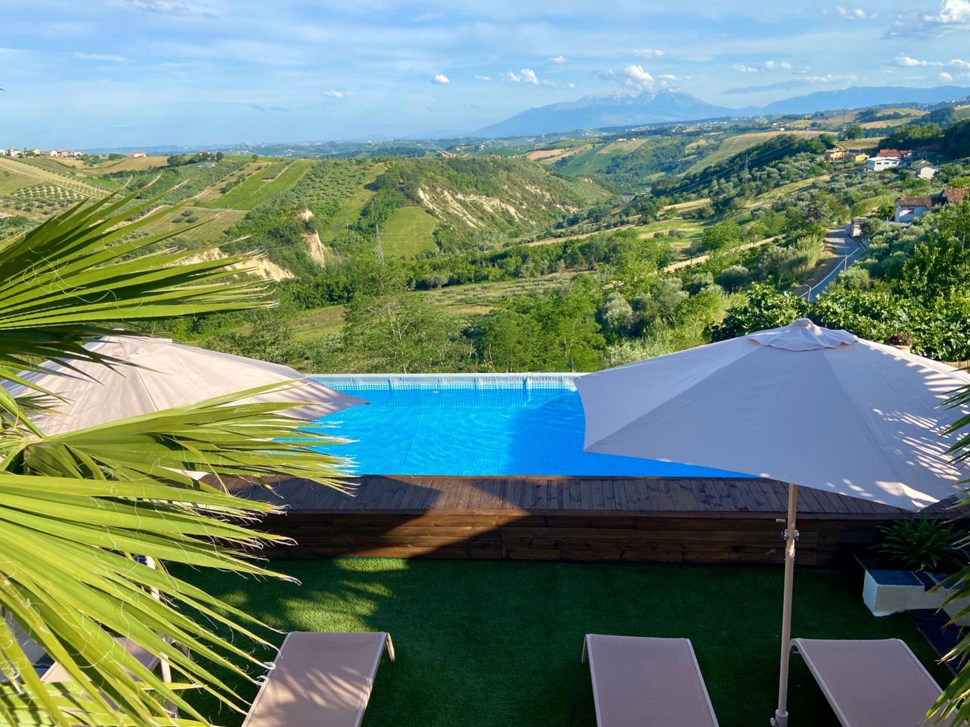 Bed And Adventure Tramontana Resort - Camera Vista Castilenti Exterior foto
